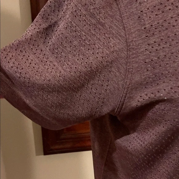 Brand new with tags lululemon athletica Maroon Short Sleeve Tee - Picture 4 of 9